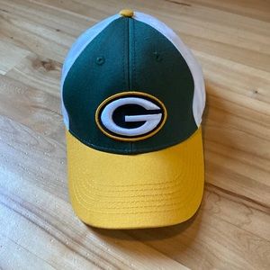 NFL Team Apparel Kids Green Bay Packers cap hat, adjustable velcro closure
